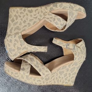 Toms Burlap Cheetah Wedges